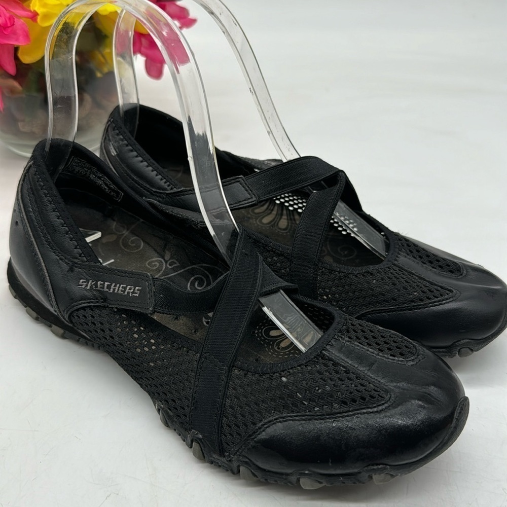 Skechers Black Mesh Flat Sneakers with Criss cross elastic Size 6.5 SKT4803A
